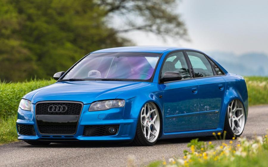 Audi RS4 Sedan on Vossen Wheels (CG-205) '2018